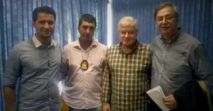 Da esquerda para a direita: o deputado estadual Paulo Litro (PSDB-PR); Adriano Chohfi, delegado da Operação Castra; o chefe da Casa Civil paranaense Valdir Rossoni e Tarso Giacomet, diretor da Araupel (Foto: Reprodução)