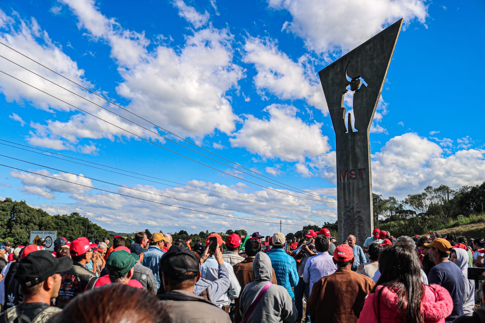 Monumento em memória a Antonio Tavares, foi projetado por Oscar Niemeyer e construído próximo do local do massacre. Foto: Juliana Barbosa/MST-PR