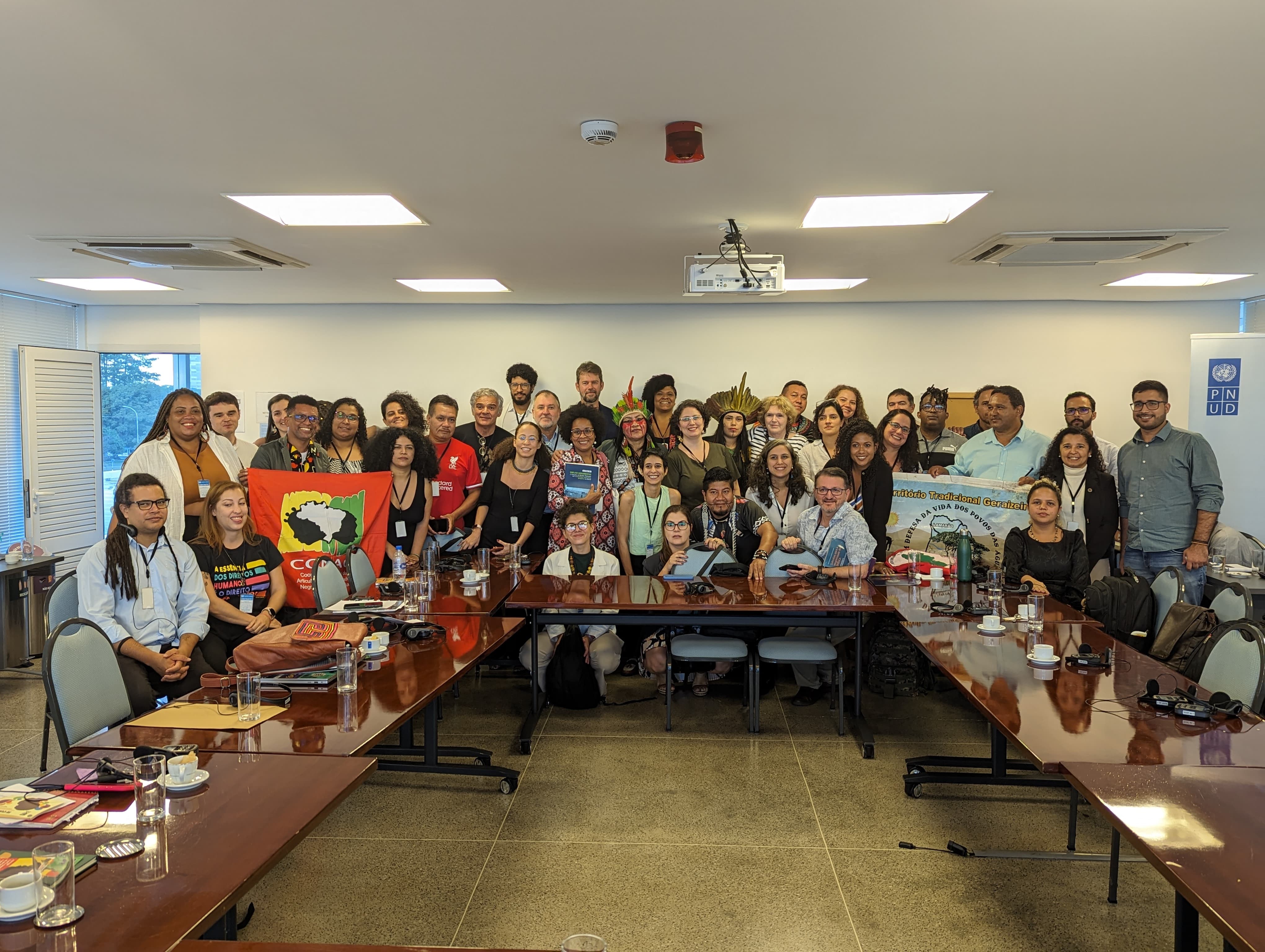 Mary Lawlor, relatora especial da ONU, em reunião em Brasília com defensores (as), movimentos e organizações sociais