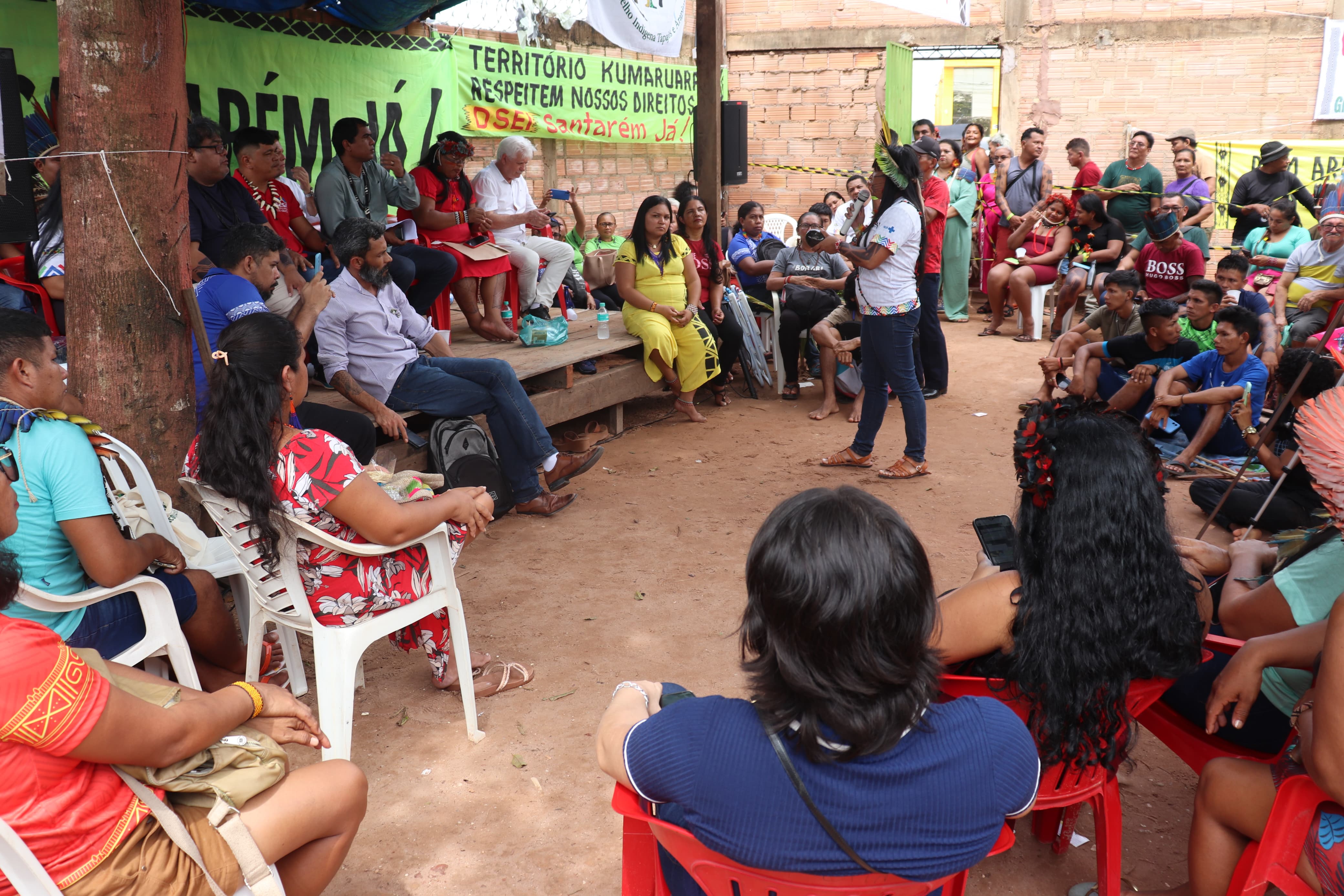 Líderes dos 14 povos indígenas do Baixo Tapajós apresentaram suas demandas ao Secretário Weibe Tapeba (Foto: Lanna Paula Ramos)