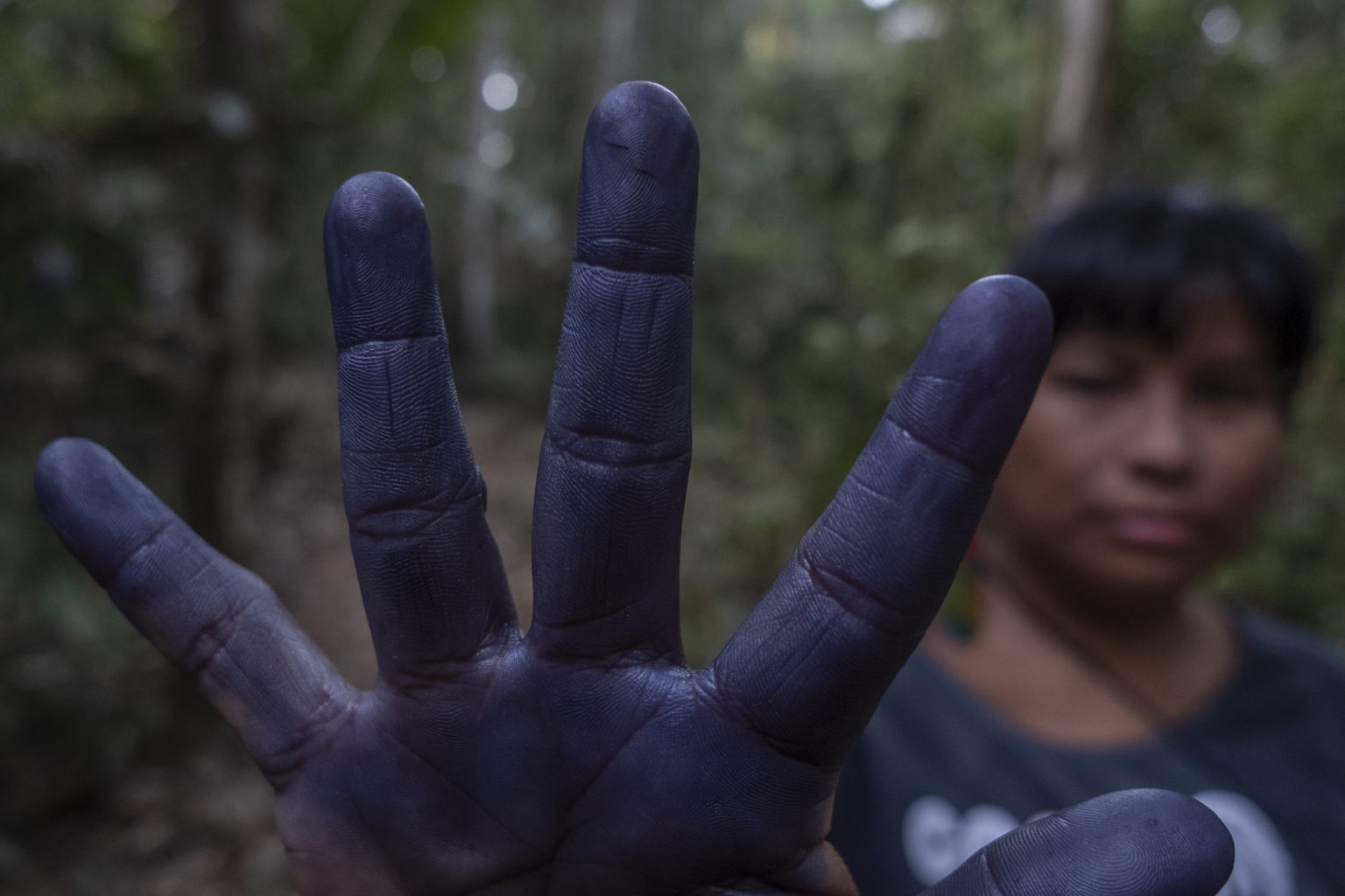 Indígena Tupinambá, cuja aldeia está localizada dentro da Resex Tapajós Arapiuns. São ao menos 78 aldeias e comunidades tradicionais dentro da Reserva Extrativista / Foto: Leonardo Milano/Amazônia Real