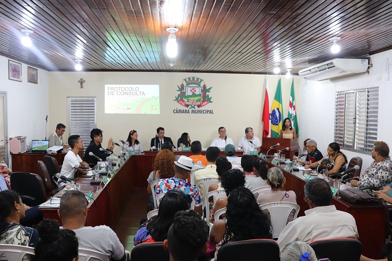 Câmara de Vereadores de Monte Alegre ficou lotada com a participação de cerca de 100 pessoas