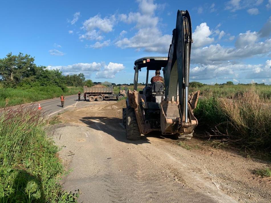 Após cancelamento de contrato com empresas que duplicaram primeiro trecho da BR 135, Exército tem trabalhado nas obras de recuperação da rodovia