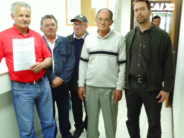 Registro do momento de ajuizamento do usucapião coletivo da Vila Esperança. Foto: Arquivo Terra de Direitos