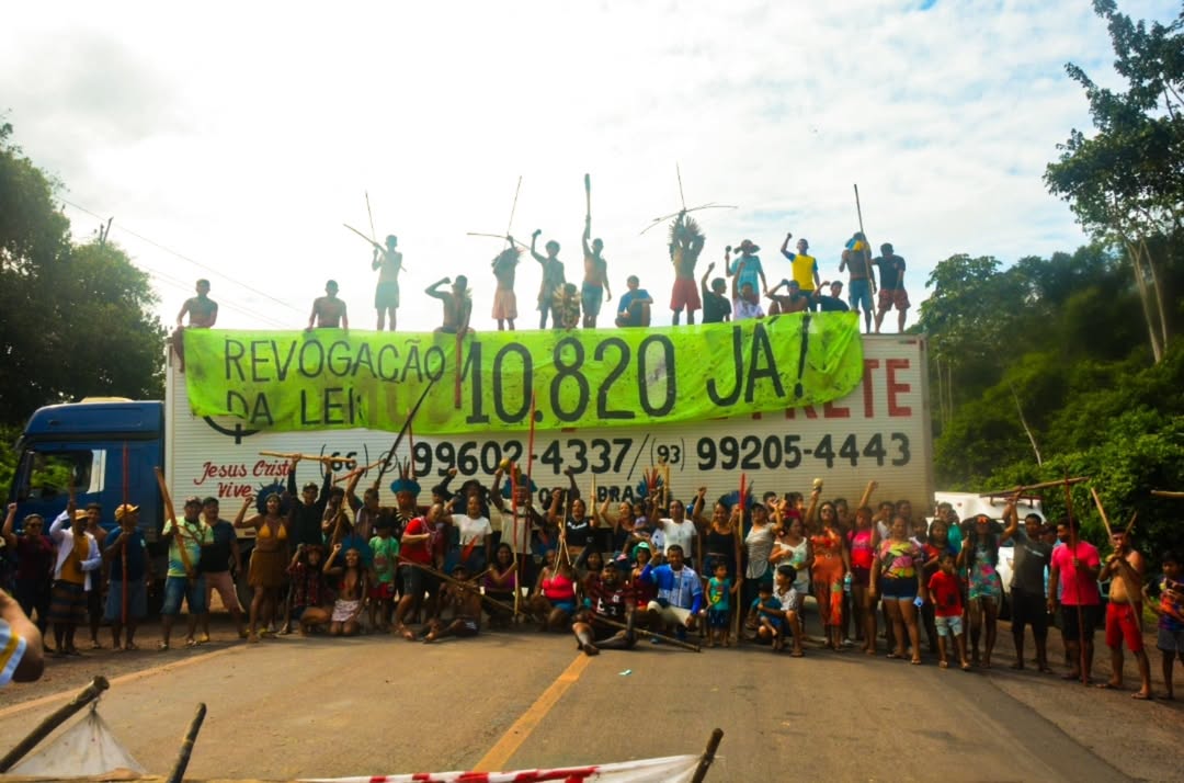 Além da ocupação da sede da Seduc, em Belém, povos indígenas também ocuparam rodovias federais, como a BR 163, na altura de Belterra (Foto: Walter Kumaruara/Cita)