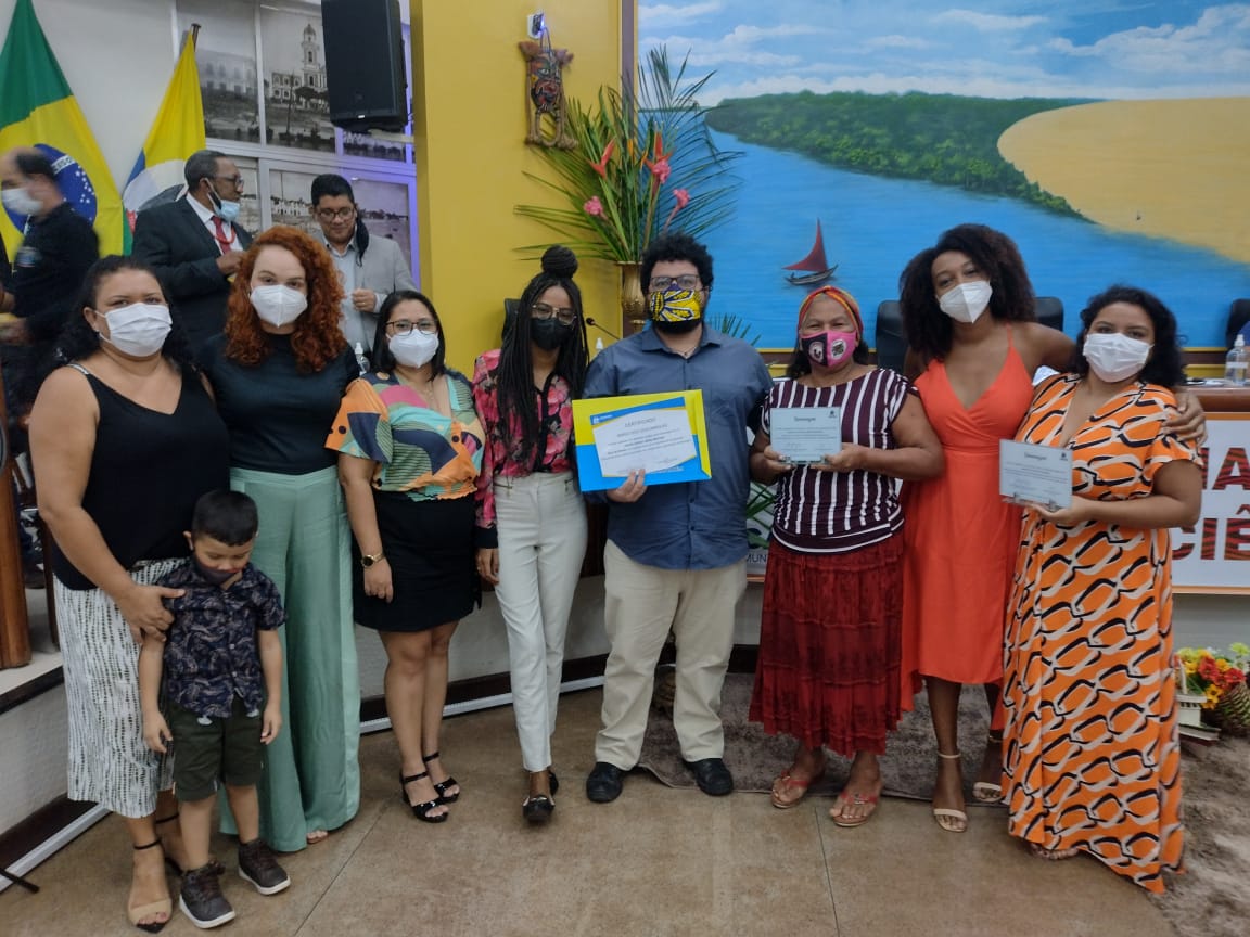 Equipe da Terra de Direitos em Santarém recebeu o certificado "Amigo dos Quilombolas" / Foto: Terra de Direitos