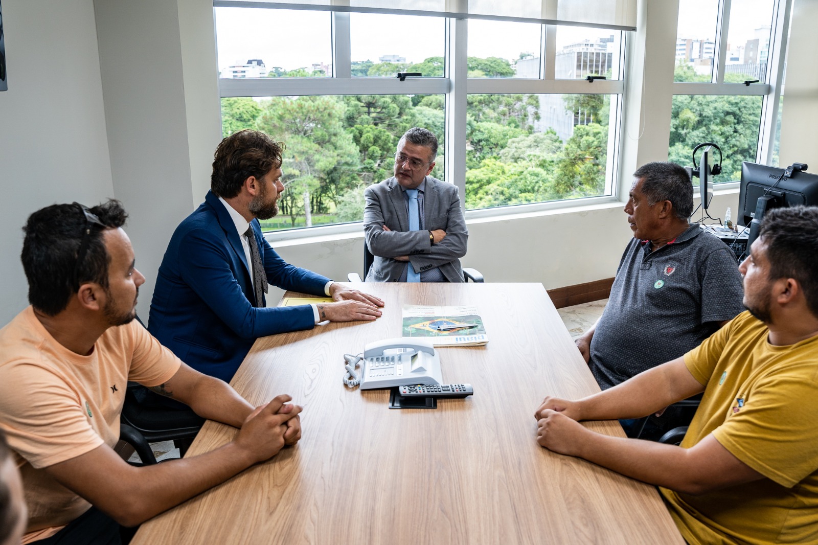 Os comunitários também se reuniram com a Casa Civil. Foto: Mandato Deputado Goura