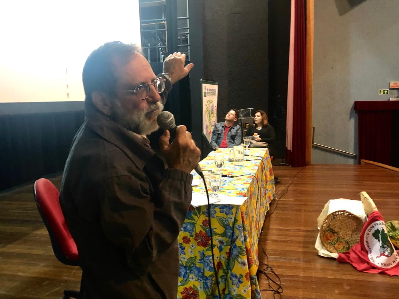 Professor Pignati também relata a ação intencional de contaminação pelo uso dos agrotóxicos. Foto: Nadine Nascimento