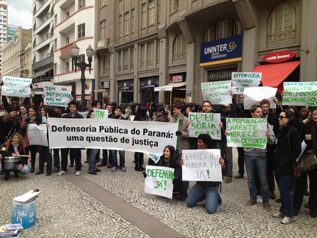 Ato em Curitiba pelo fortalecimento da Defensoria Pública do Paraná. Foto: Paola Manfroi