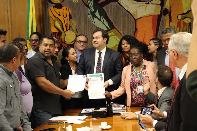 Movimentos campesinos e organizações sociais entregam para Maia a Carta da Terra. Pauta dos agrotóxicos é destaque.Foto:Thiago Darth