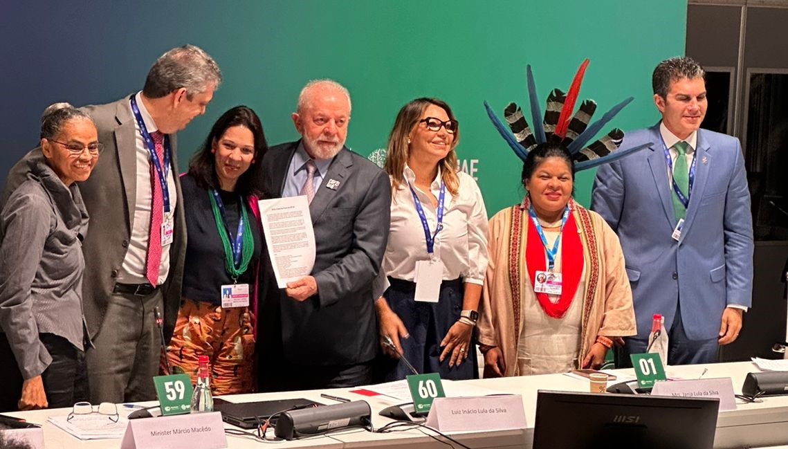 Entrega da carta para o governo brasileiro. Foto: organizações sociais