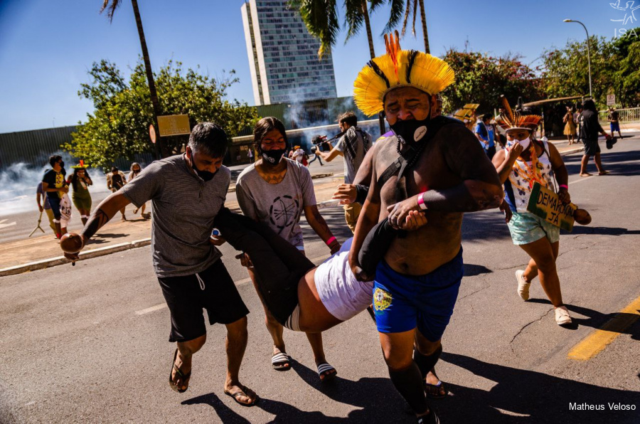 Intensa repressão aos indígenas nos arredores da Câmara dos Deputados durante aprovação do PL 490. Foto: Matheus Veloso