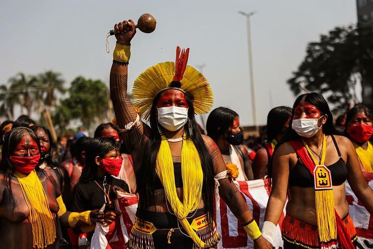 Sem garantia de segurança e diante de ameaças, a marcha das mulheres indígenas teve que ser adiada para esta sexta-feira (10). Foto: Pedro Vilela/Mídia Ninja