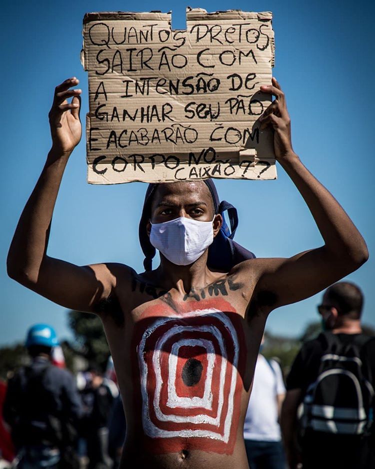 Em conjunto de manifestações pelo Brasil e pelo mundo a ação genocida dos agentes públicos de segurança foi um dos destaques. Foto: Renato Cortes